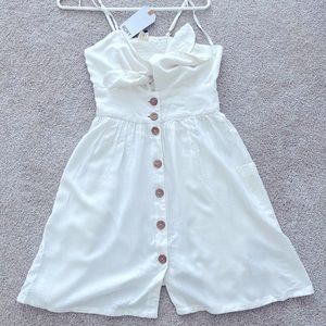 Roxy brand new button up dress with pockets, keyhole tie cute !!!🌸🌸 SUPER CUTE